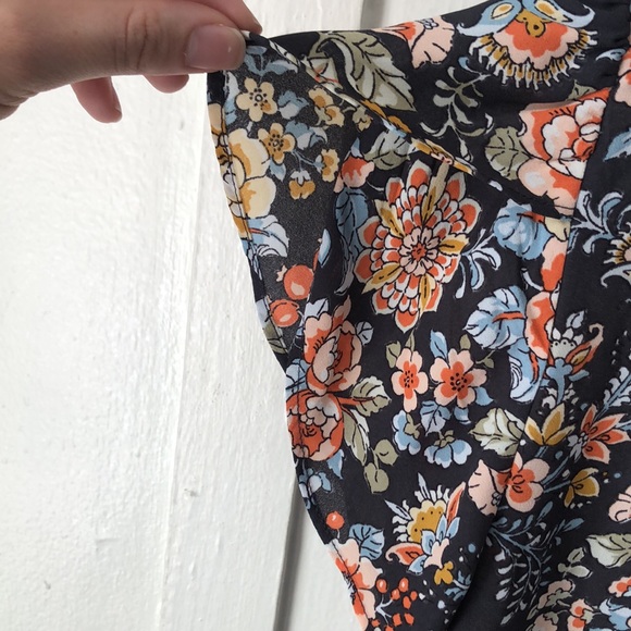 Loft Floral Button Back Top with Split Overlapping Flutter Sleeves - Picture 8 of 8